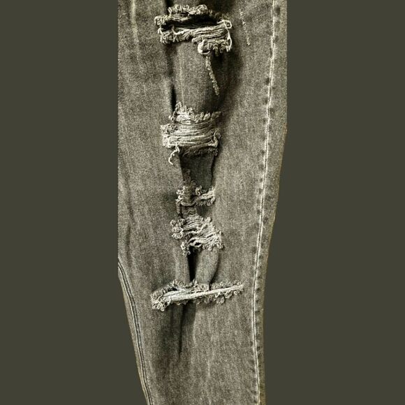 NWOT AMERICAN EAGLE Plus Size Black distressed Jeans. - Picture 6 of 15